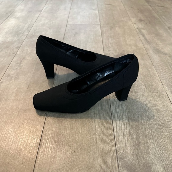 Easy Spirit Black Pumps women’s size 7.5 heels - Picture 5 of 9